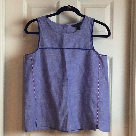J. Crew Tops - 👜J. Crew🌸Beautiful Chambray blouse